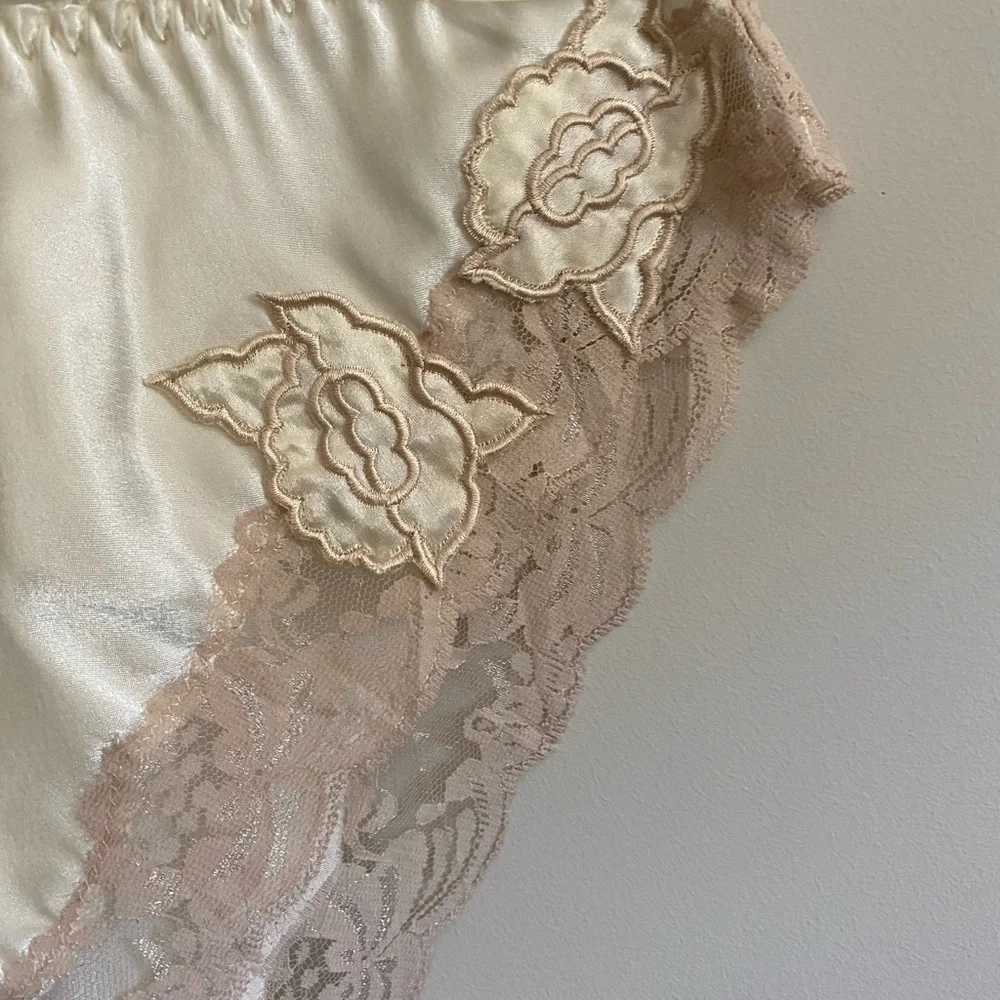 Victoria’s Secret Gold Label Vintage Camisole and Tap Pants size M - Picture 10 of 11